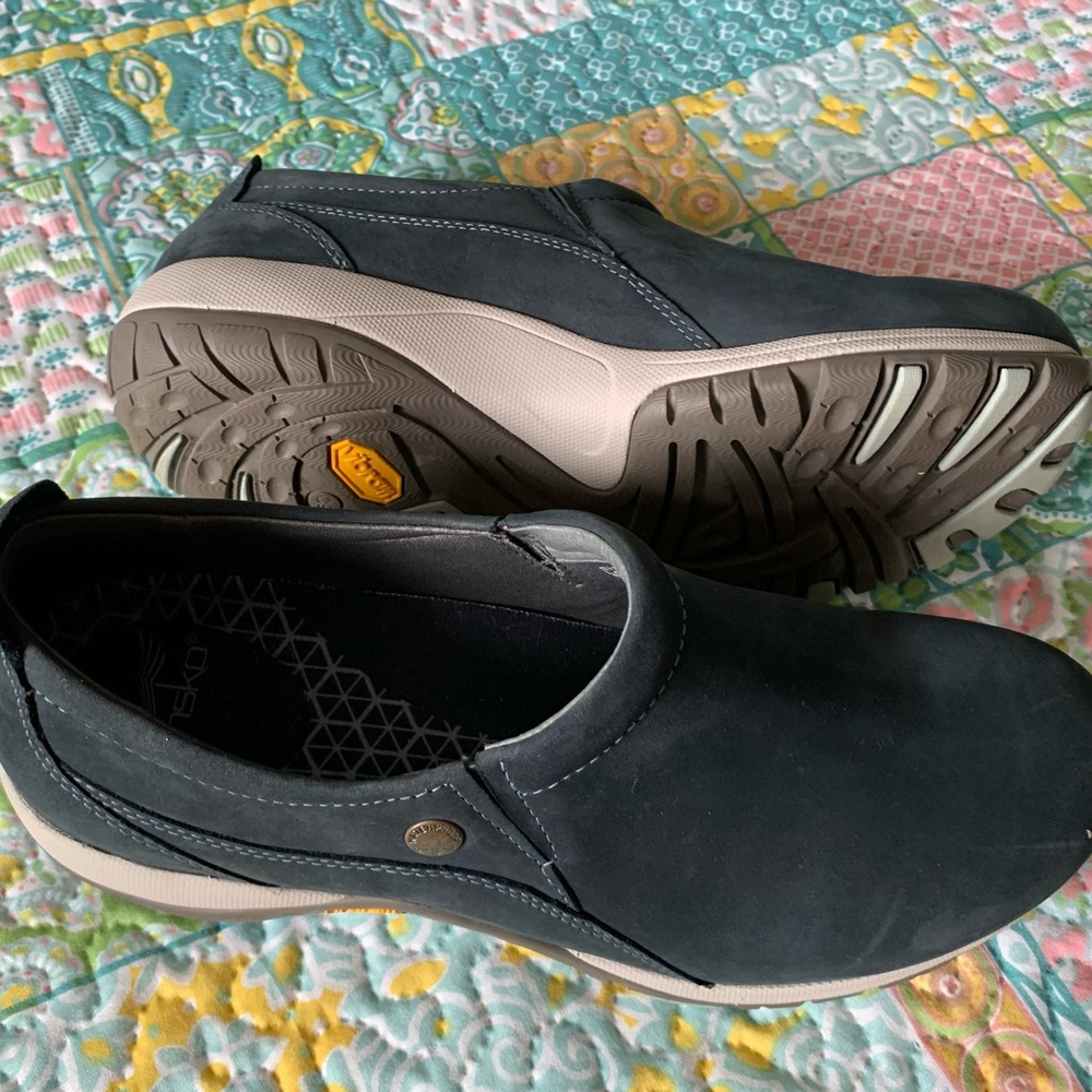 Dansko VIBRAN shoes